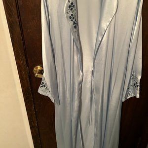 Jones New York L/XL robe pastel blue